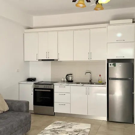 Relaxing Balcony Escape - Free Parking -5 Guests 公寓 Vlorë